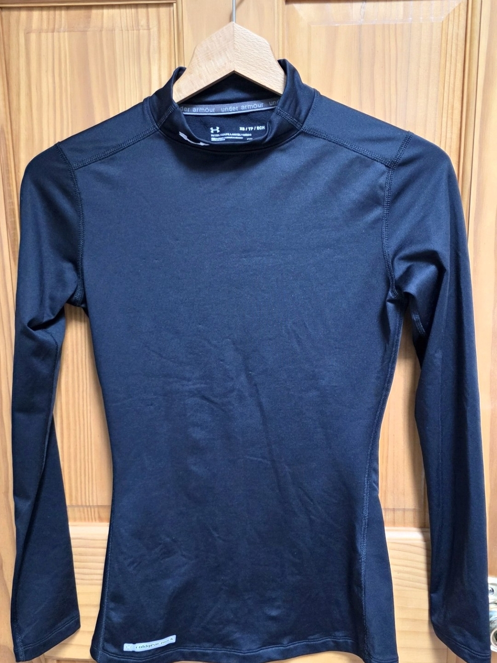 Under Armour Women’s Black Turtleneck Cold Gear Top